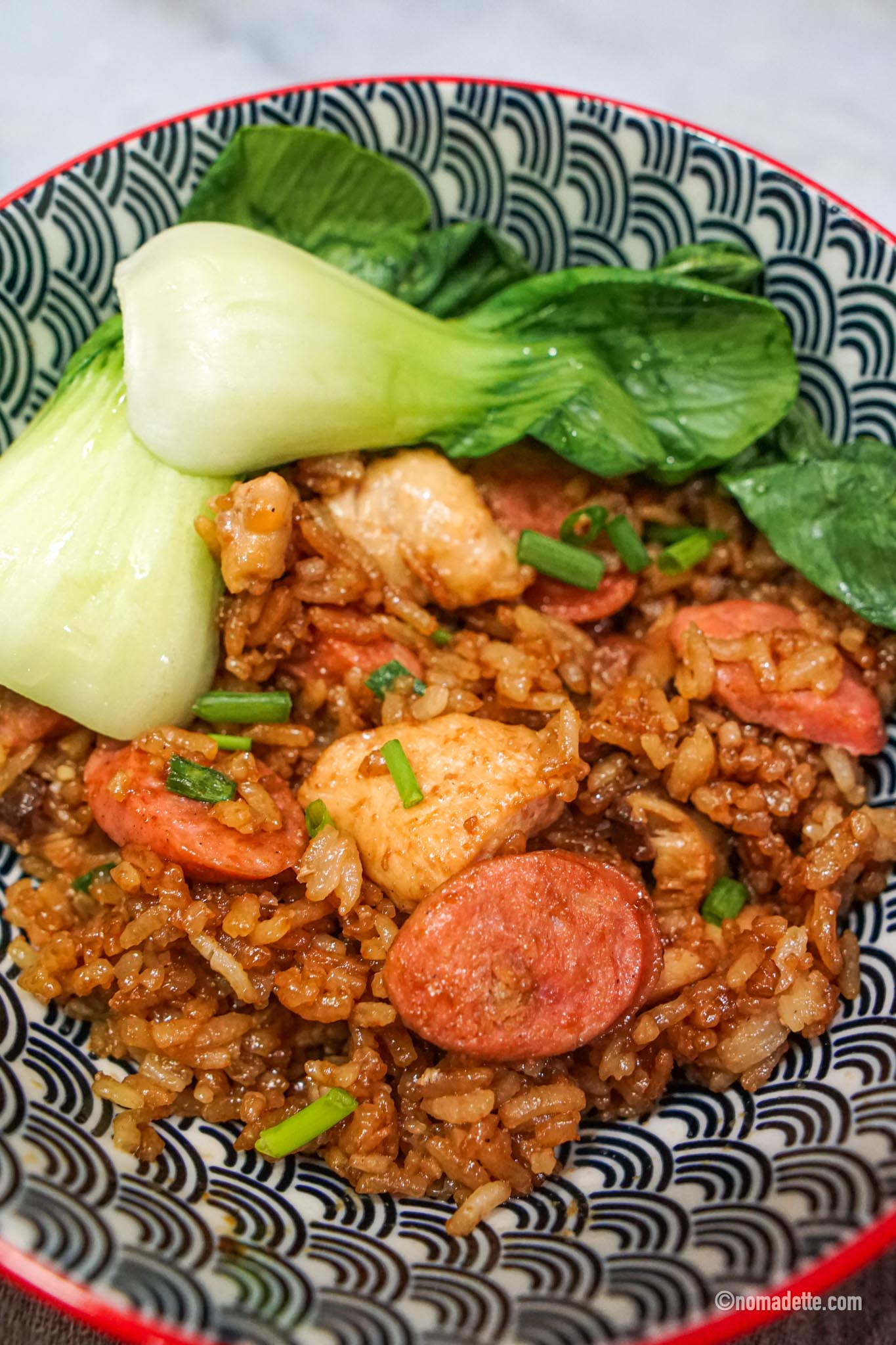 http://nomadette.com/wp-content/uploads/2022/01/How-to-make-claypot-chicken-rice-in-a-rice-cooker.jpg
