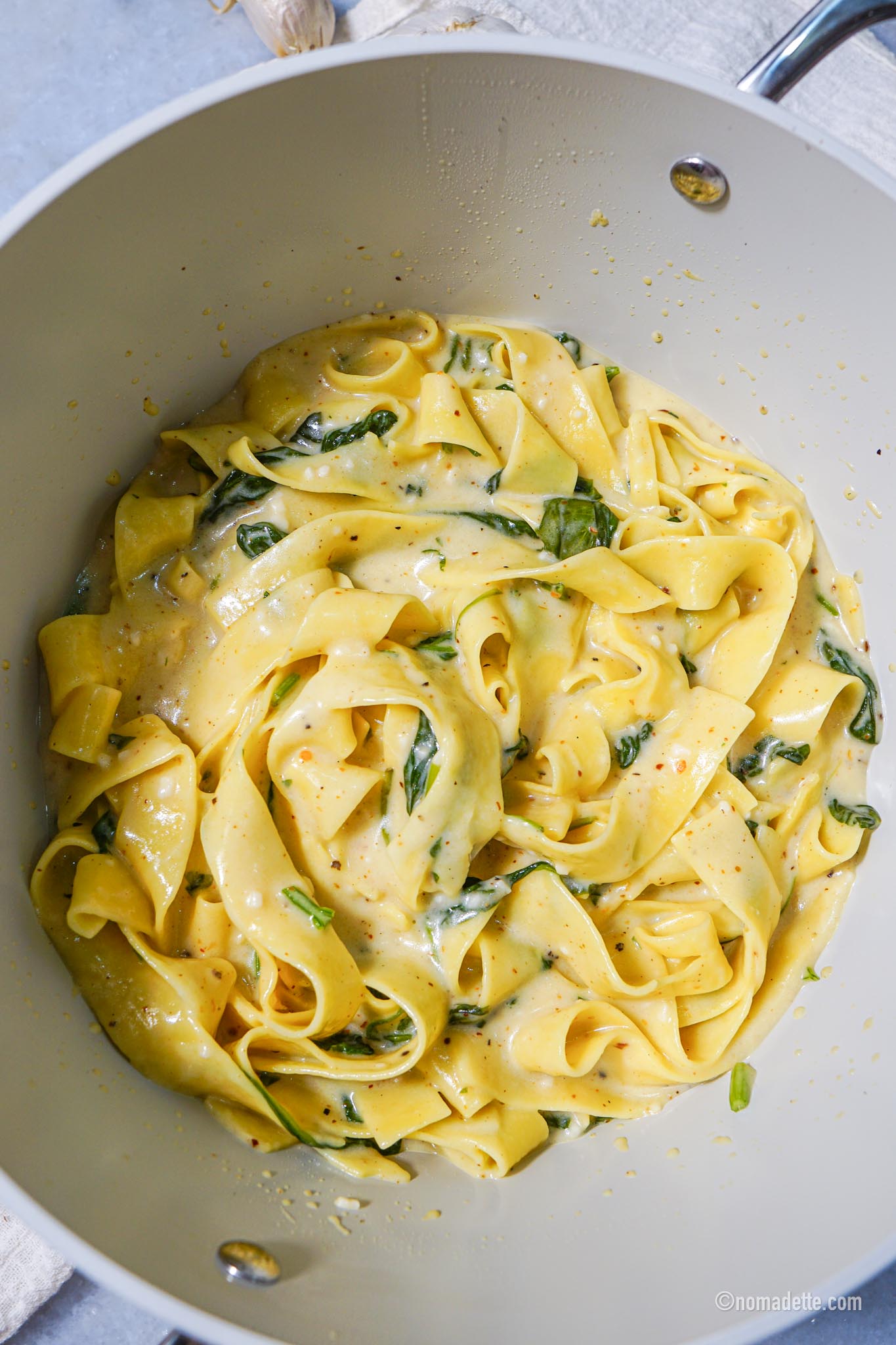 One Pot Creamy Garlic Butter Pasta - Nomadette