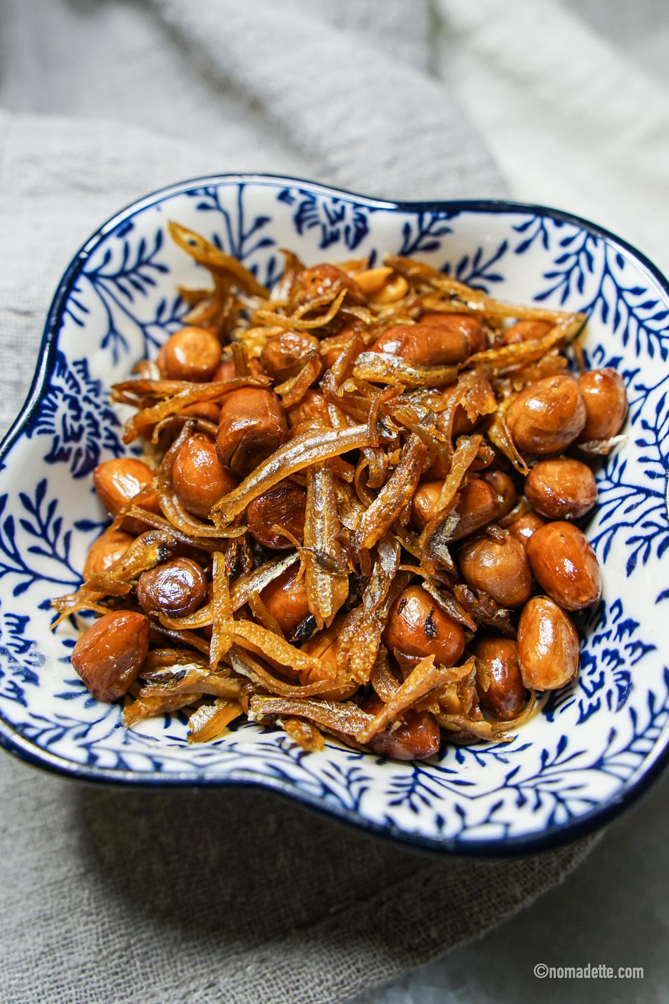 Fried Anchovies and Peanuts | Ikan Bilis Kacang Goreng