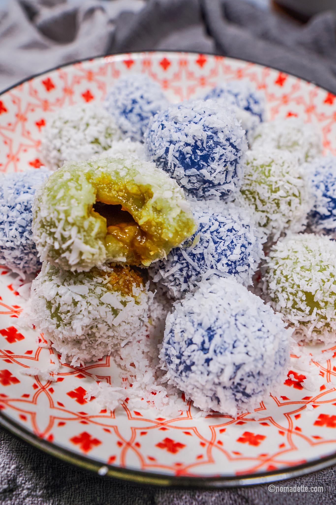 Pandan Ondeh Ondeh | Chewy mochi with caramel sugar filling