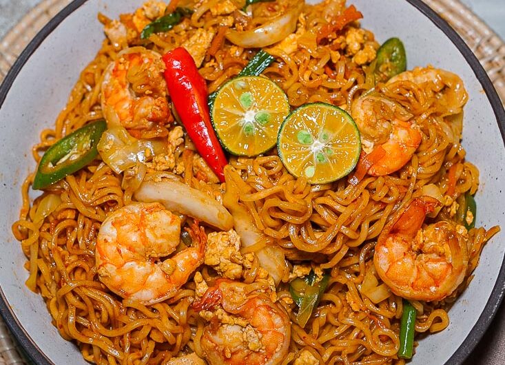 Maggi Goreng | Spicy Stir-Fried Curry Instant Noodles