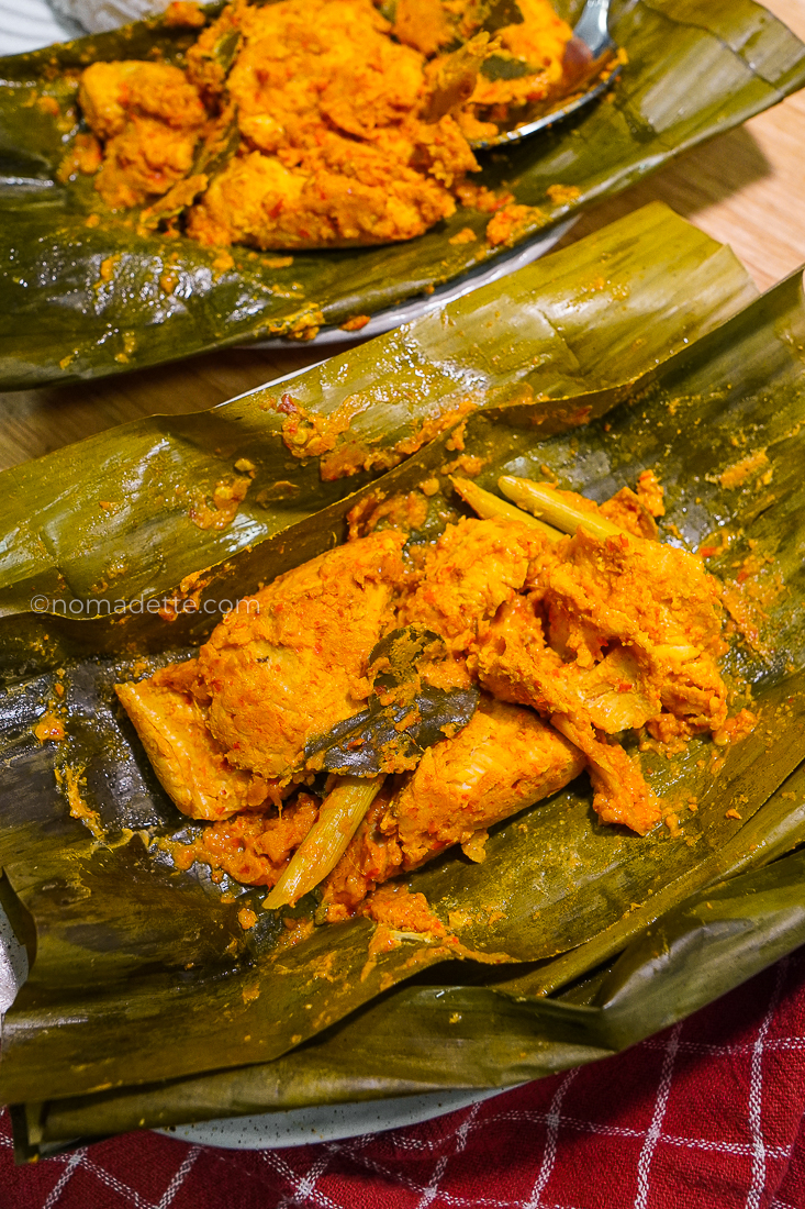 Pepes Ayam |Indonesian Banana Leaf Steamed Chicken (healthier, no oil version!)